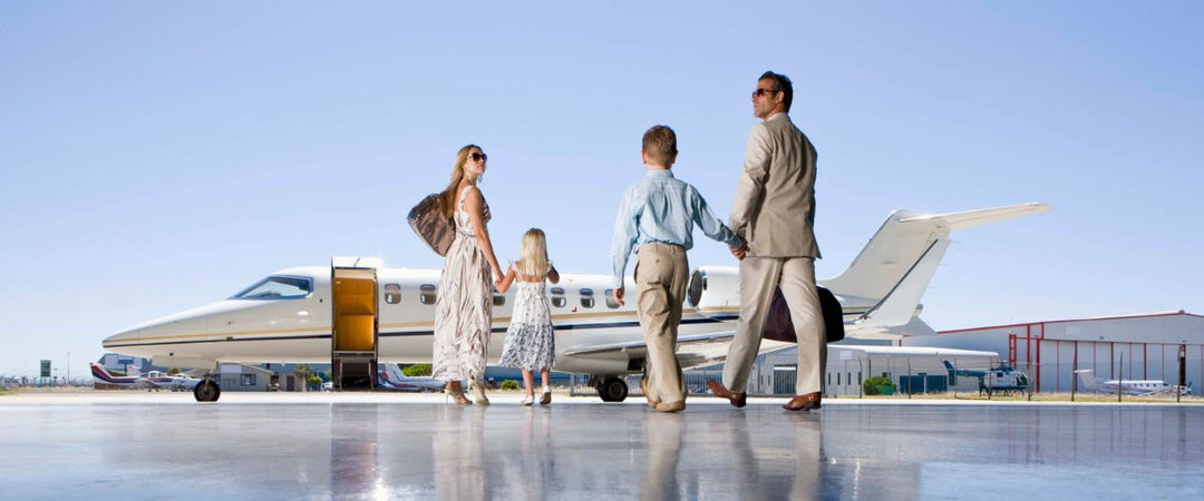 Top 7 Travel Essentials for the Stylish Jet-Setter