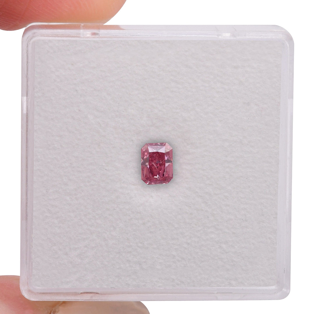 0.31 Carat Fancy Vivid Purplish Pink Radiant Argyle Diamond SI2 GIA