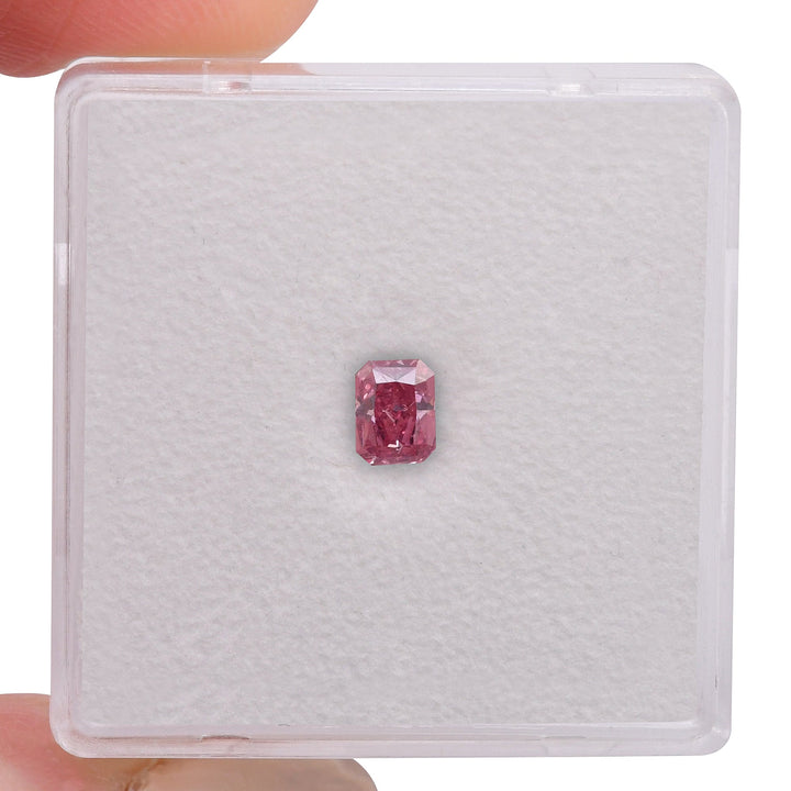 0.31 Carat Fancy Vivid Purplish Pink Radiant Argyle Diamond SI2 GIA