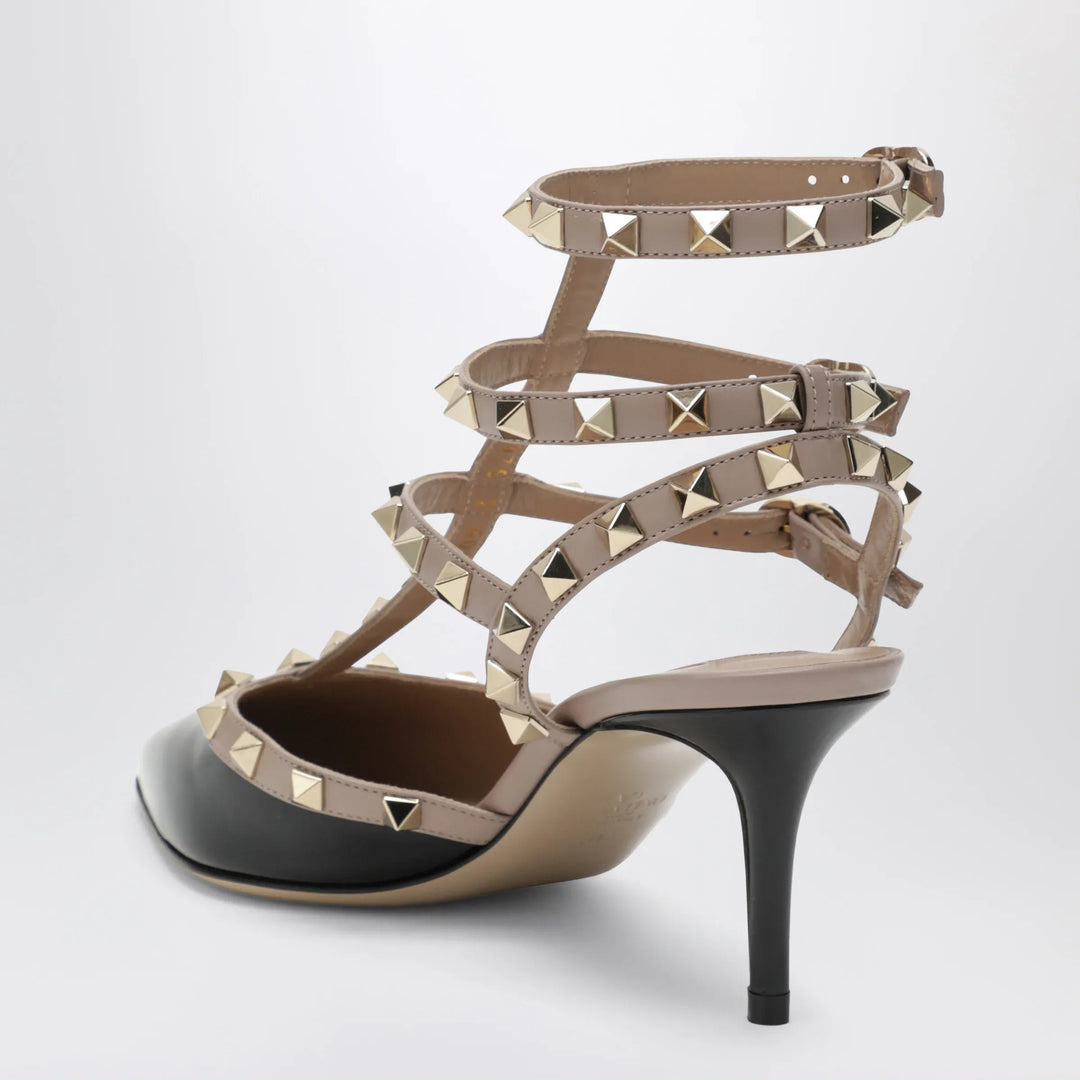 Valentino Garavani - Rockstud strap pumps in patent leather, black/powder