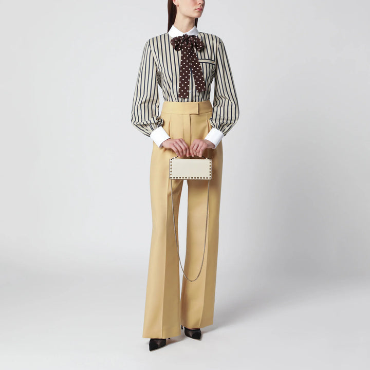 Valentino Garavani - Rockstud chain wallet in grained calfskin, light ivory Brand Apparel &amp; Accessories TU