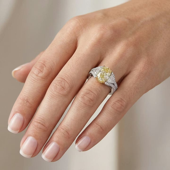 LEIBISH 2.51ct Light Yellow Oval Three-Stone Diamond Ring Brand Ring