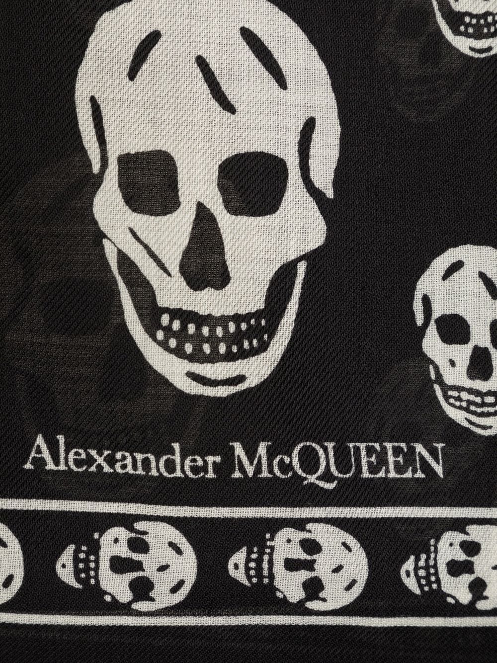 Alexander Mcqueen Scarves Hats & Gloves UNI Alexander McQueen Scarfs Black Alexander McQueen Scarfs Black Brand